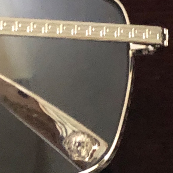 Versace - Picture 4 of 5